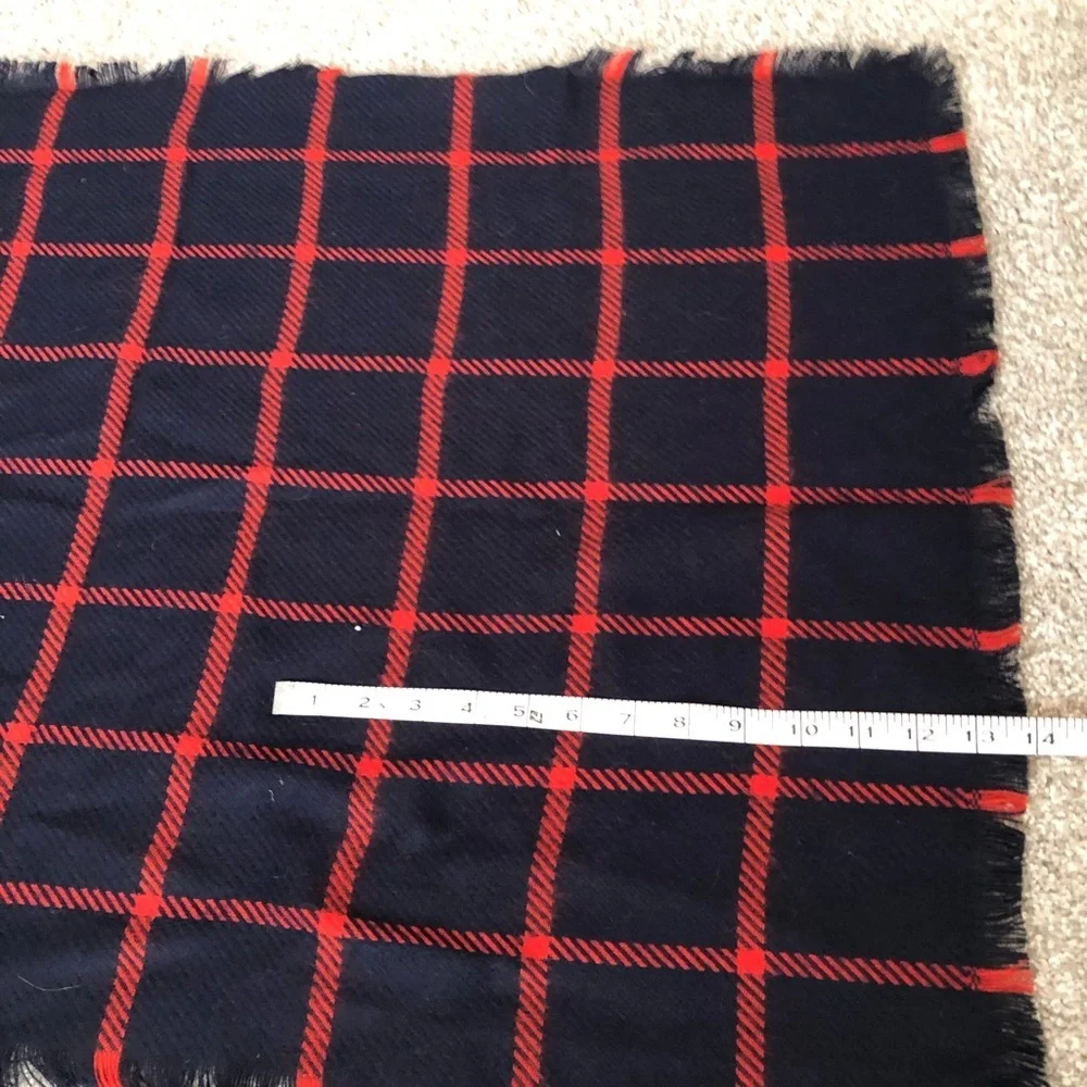 🎀 Navy‎ and Red Scarf